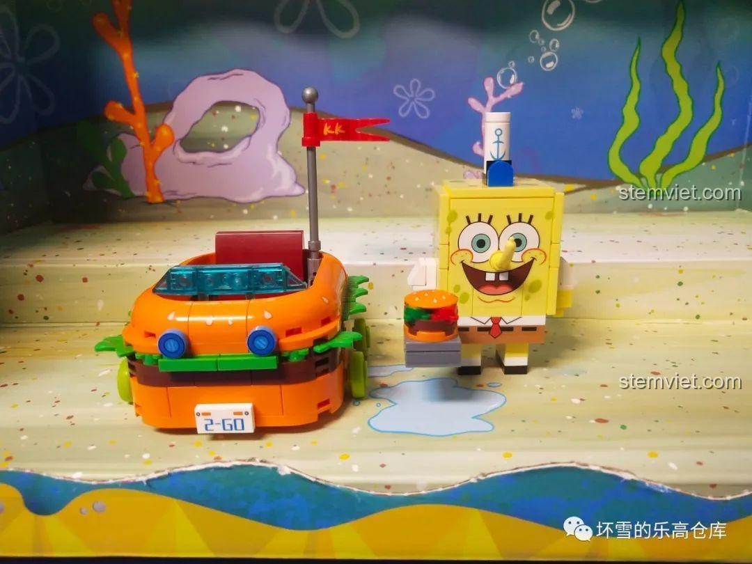 Mô hình SpongeBob được tháo rời khỏi xe Krabby Patty trong bộ lắp ráp Sembo 612211.