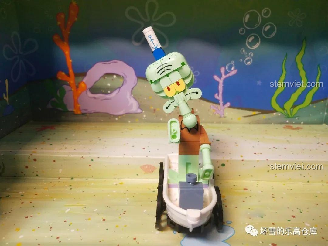 Mô hình Squidward được tháo rời khỏi thuyền trong bộ lắp ráp Sembo 612211.