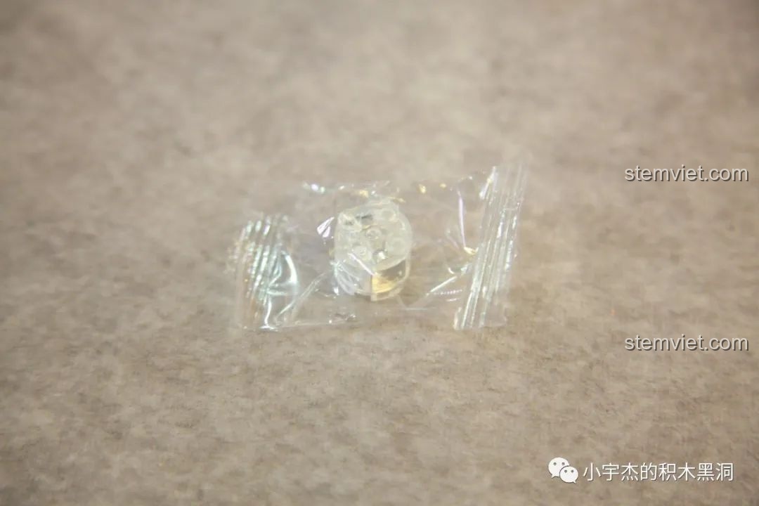 Mảnh ghép phát sáng trong suốt, chi tiết đặc biệt của đồ chơi lắp ráp SEMBO 613101.