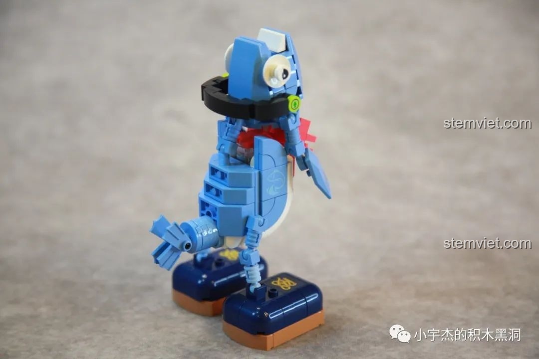 Cá Hồi Biết Đi trong tư thế nghiêng, thể hiện khả năng tạo dáng đa dạng của đồ chơi lắp ráp SEMBO 613101.