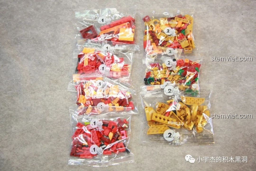 Mô hình đồ chơi lắp ráp SEMBO 613102 Tôm Hùm Đeo Kính đang trong quá trình lắp ráp.