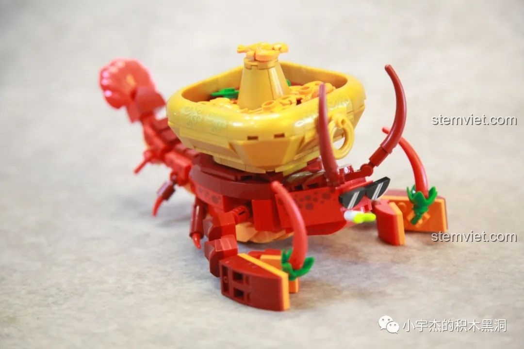 Hộp đồ chơi lắp ráp SEMBO 613103 Ếch Ngâm Nước Ấm, mặt trước với hình ảnh minh họa.