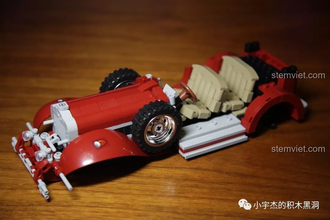 Góc nhìn bên hông xe Mercedes-Benz 770K Sembo 701650, đồ chơi xây dựng Xe Mercedes-Benz 770K Cổ Điển cho bé trai trên 6 tuổi.