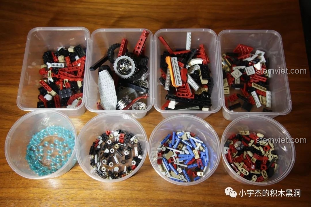 Mảnh ghép được phân loại vào các hộp nhỏ, bộ lắp ráp 70165 0 tiết kiệm.