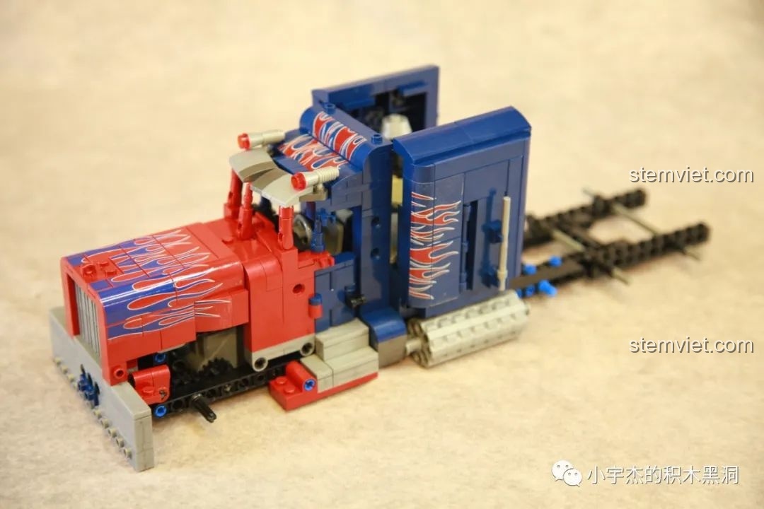 Phần đầu xe với thiết kế 