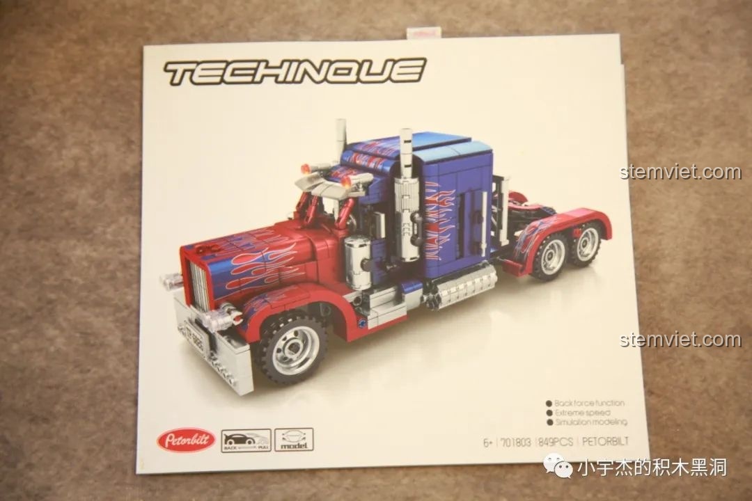 Sách hướng dẫn lắp ráp của bộ đồ chơi mô hình Xe Tải Peterbilt 389 701803, với hình ảnh minh họa rõ ràng.