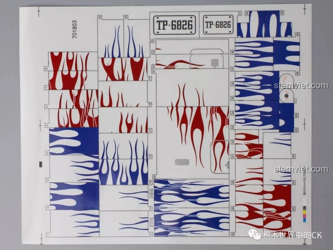 Tấm sticker trong suốt với họa tiết lửa màu đỏ và xanh, dùng để trang trí cho mô hình Xe Tải Peterbilt 389.