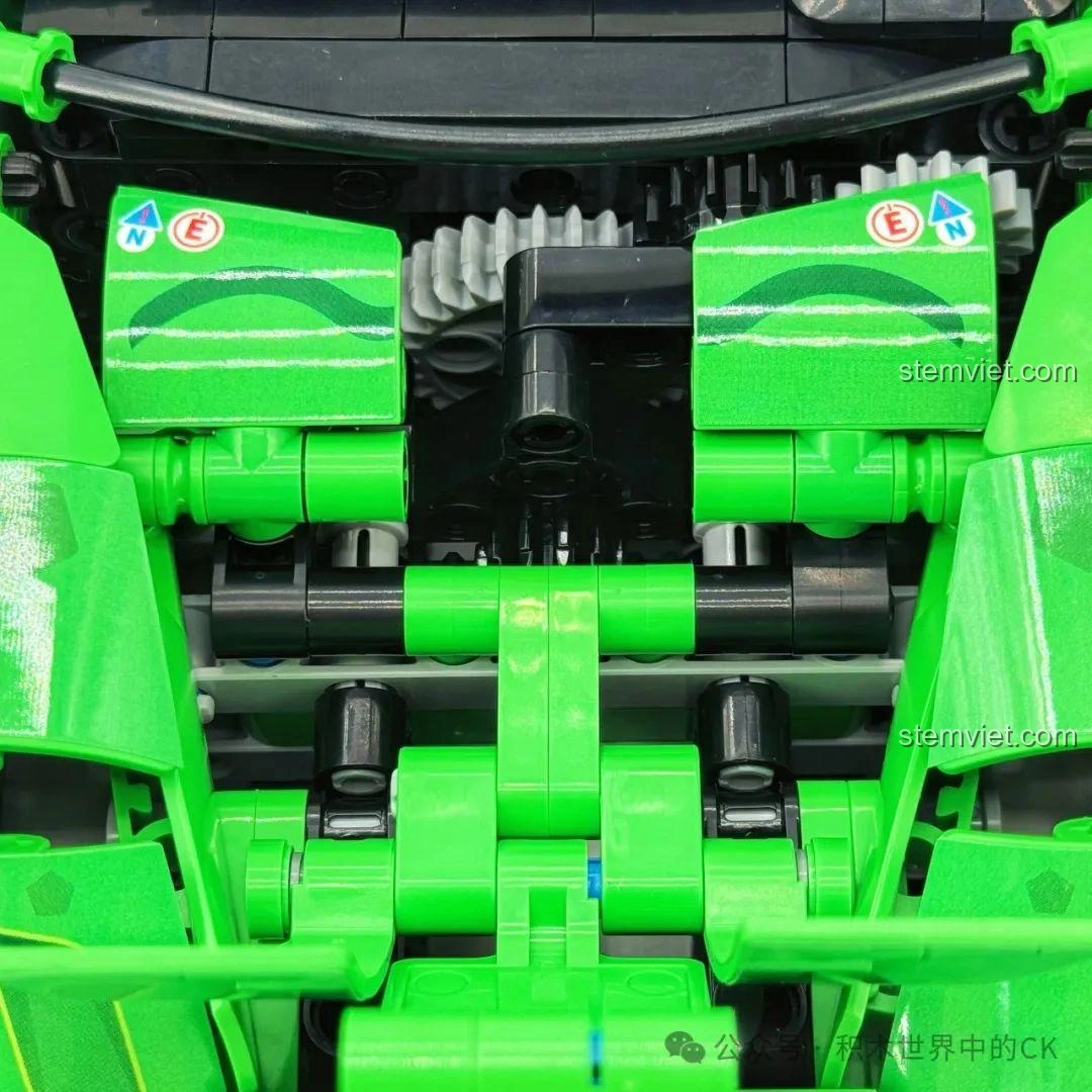 Bánh xe và phanh đĩa của mô hình Sembo 715019 Xe Porsche Bá Vương Long Điều Khiển Từ Xa, chi tiết lốp và phanh.