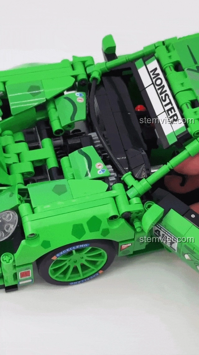 Mui xe của bộ lắp ráp Sembo 715019 Siêu xe Porsche Bá Vương Long với chữ 'MONSTER' nổi bật.