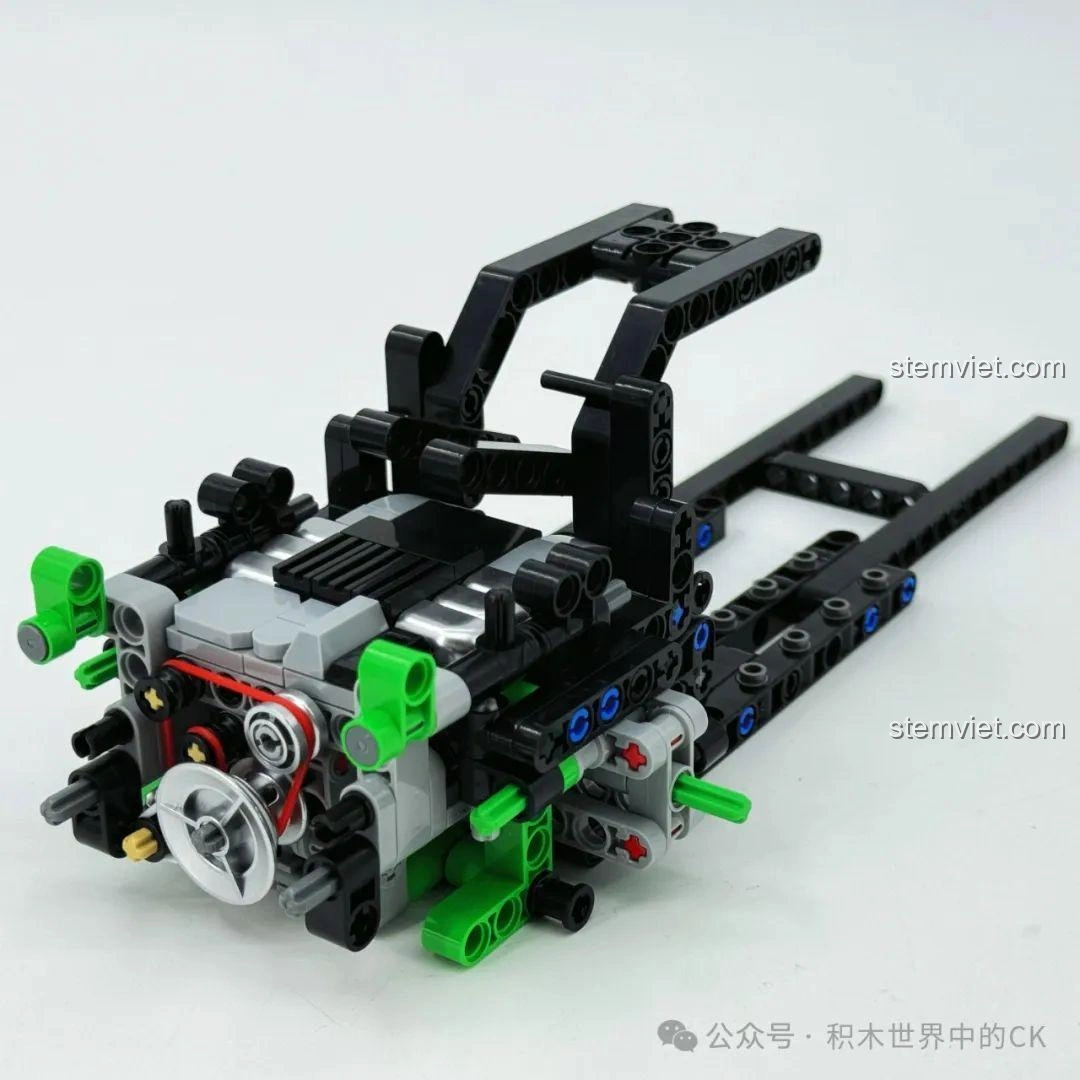 Khung xe của bộ lắp ráp Sembo 715019 Xe Porsche Bá Vương Long Điều Khiển Từ Xa đang dần được hoàn thiện.