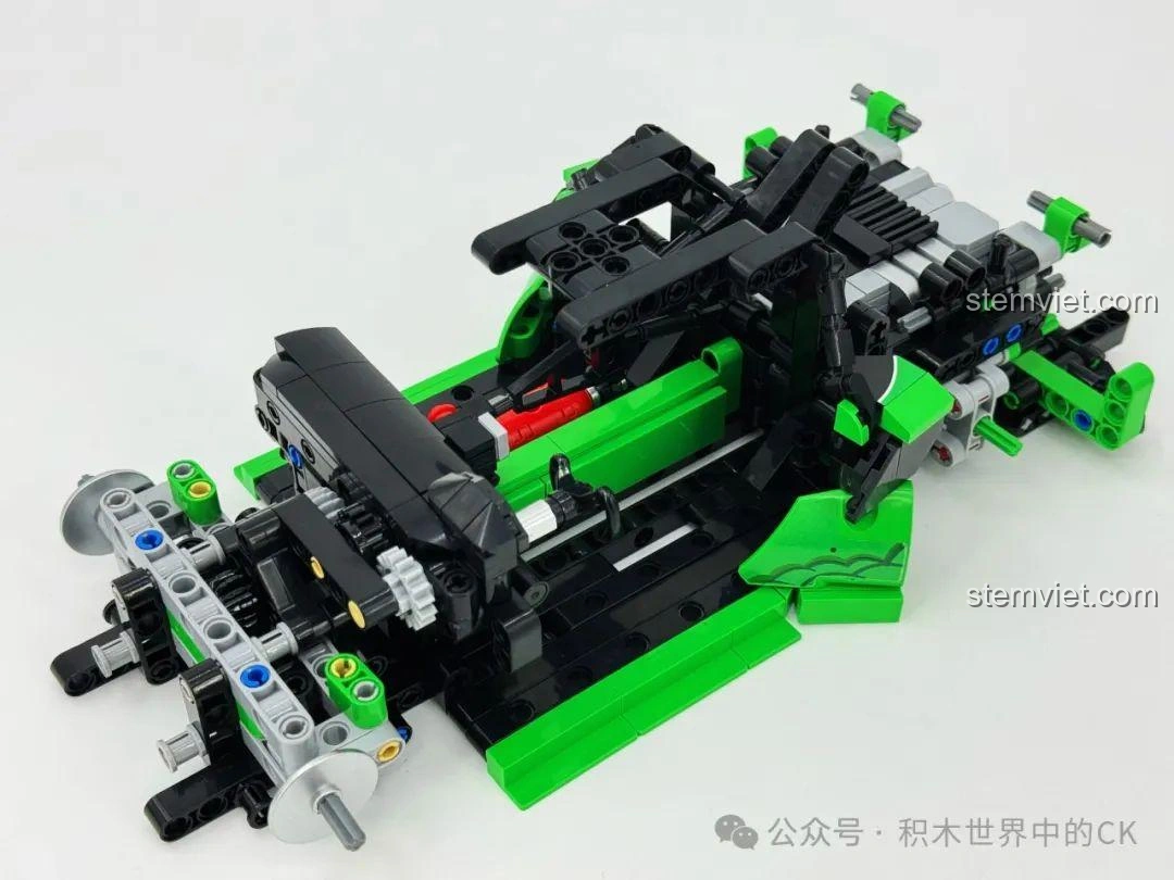 Các bộ phận chính của khung xe Sembo 715019 Siêu xe Porsche Bá Vương Long đã được lắp ráp hoàn chỉnh.