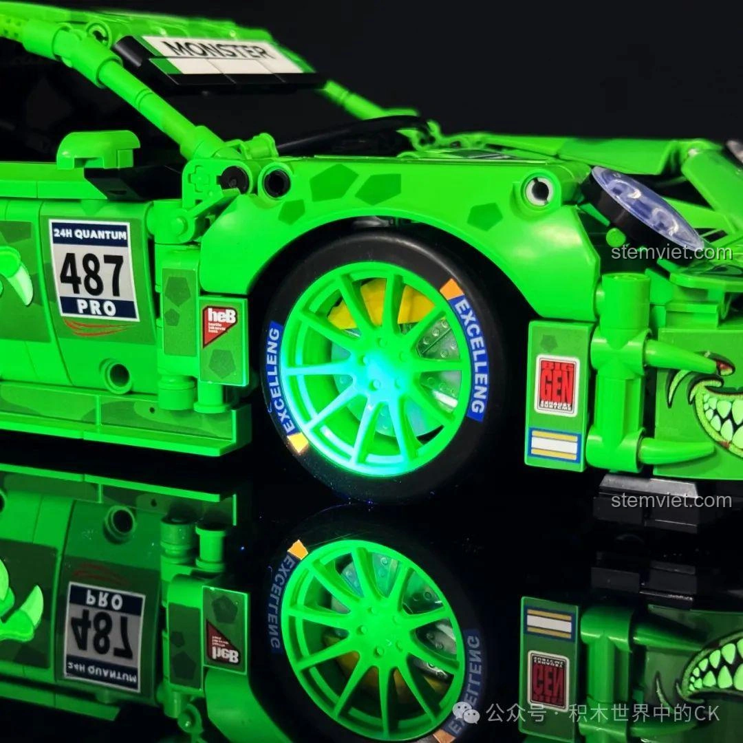 Mui xe với họa tiết phát sáng của bộ lắp ráp Sembo 715019 Siêu xe Porsche Bá Vương Long.