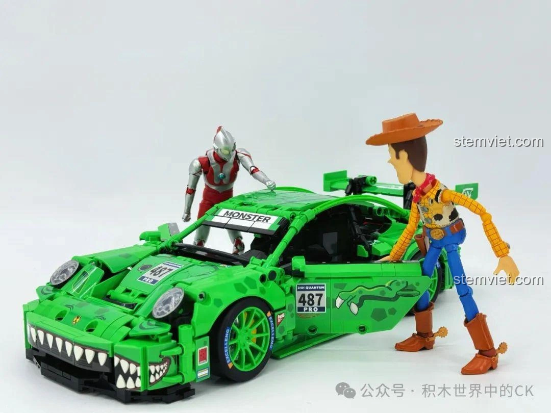 Woody và Ultraman cùng khám phá bộ lắp ráp Sembo 715019 Siêu xe Porsche Bá Vương Long.