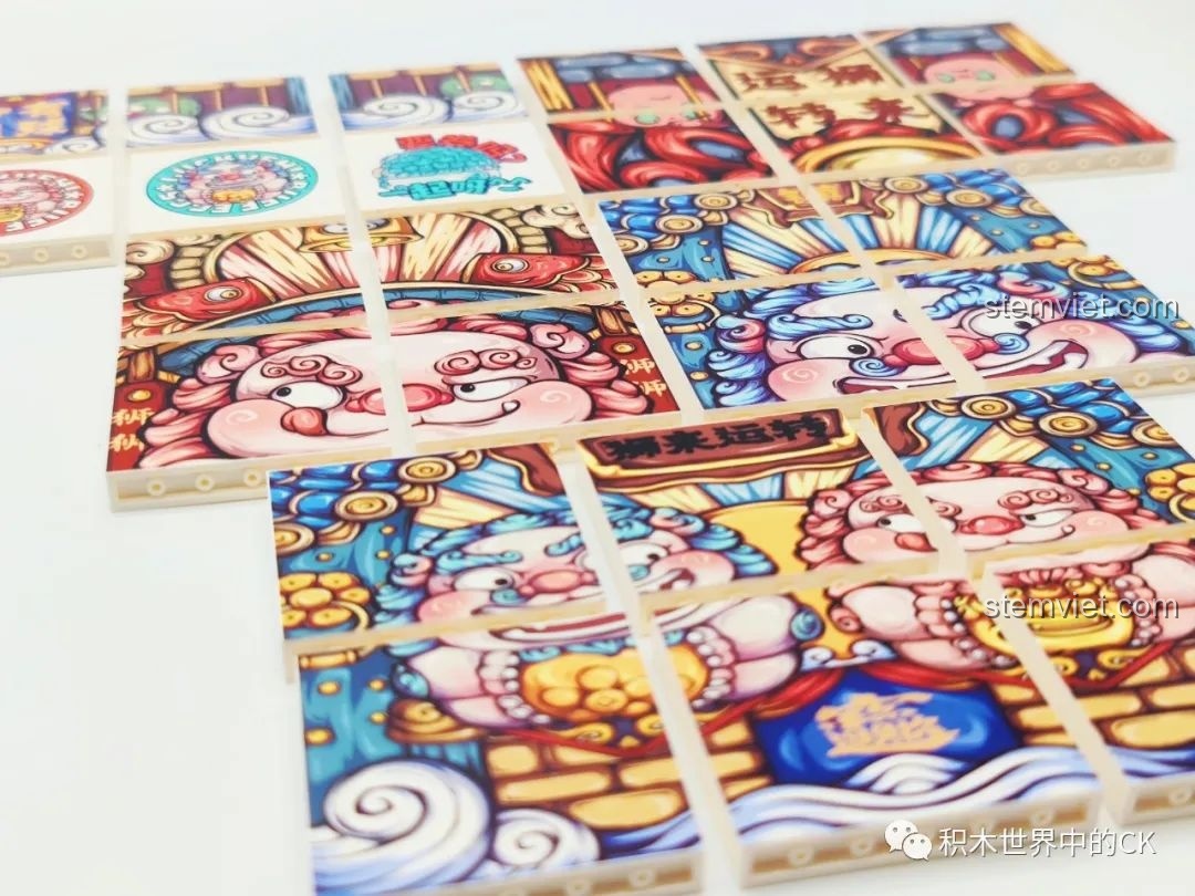 Review Sembo Block 608062 Máy Gashapon Sư Tử May Mắn Đông Lai Dã: Cận cảnh chất lượng in ấn tuyệt vời trên các mảnh gạch.