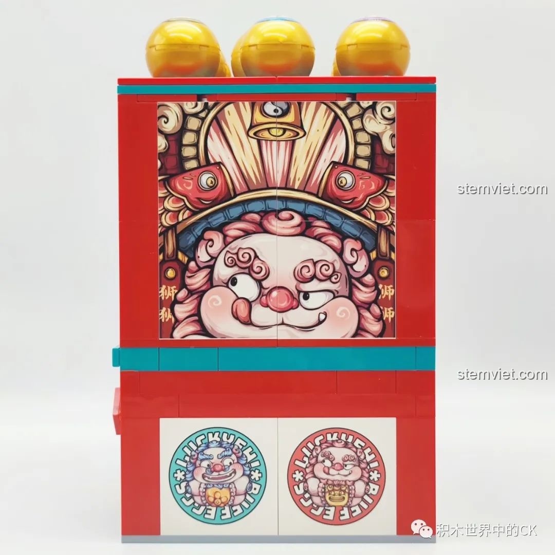 Review Sembo Block 608062 Máy Gashapon Sư Tử May Mắn Đông Lai Dã: Mặt phải mô hình với họa tiết sư tử may mắn, chi tiết tinh xảo.