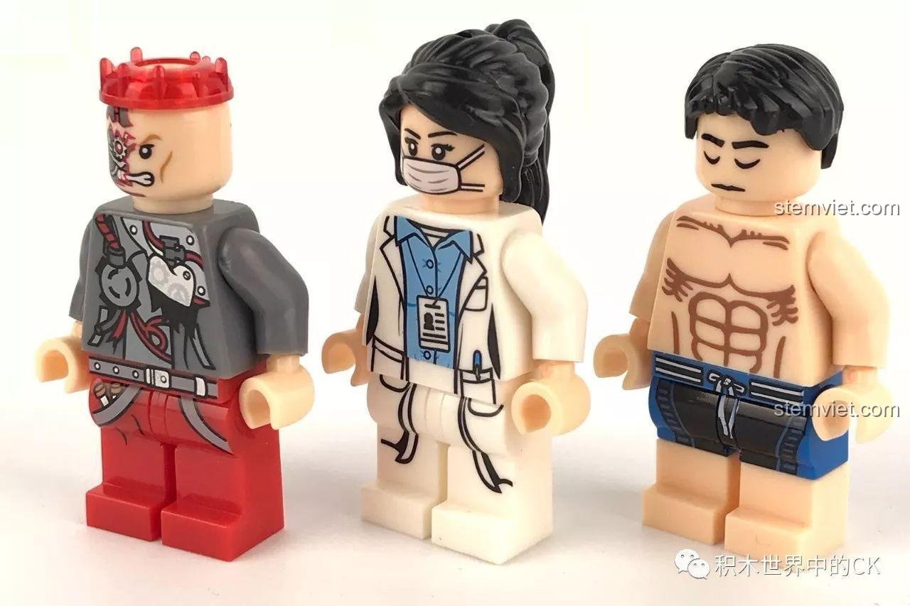 Ba minifigure Giáo sư Vương, Nữ trợ lý, Người thí nghiệm của bộ Sembo SD9606 đứng cạnh nhau.