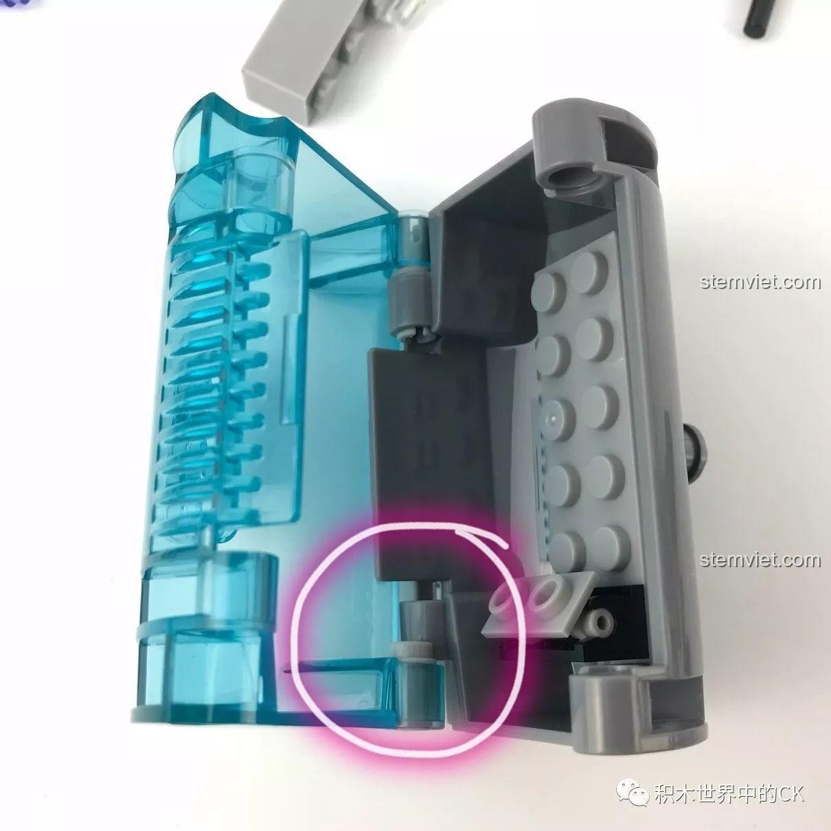 Cách khắc phục lỗi lắp ráp bể thí nghiệm trong bộ Sembo SD9606 bằng cách xoay chốt.