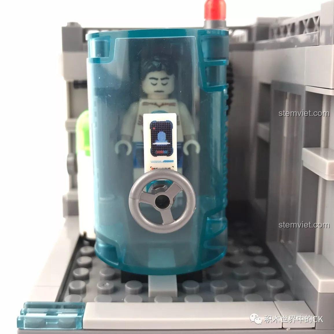 Lỗi lắp ráp ở phần chốt của bể thí nghiệm trong bộ Sembo SD9606, cần điều chỉnh.