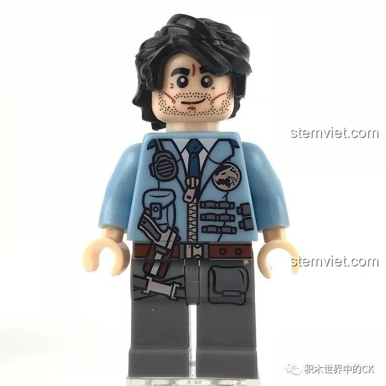 Minifigure Đại Quân từ bộ đồ chơi lắp ráp Sembo SD9816, với trang phục cảnh sát chi tiết và biểu cảm nghiêm nghị.