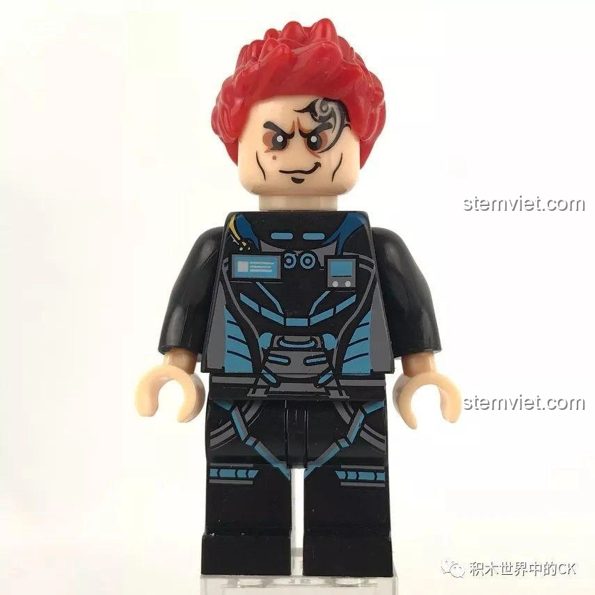 Biểu cảm thứ hai của minifigure Dương Uy Kiện trong bộ Sembo SD9816, thể hiện sự hung hãn và quyết tâm.