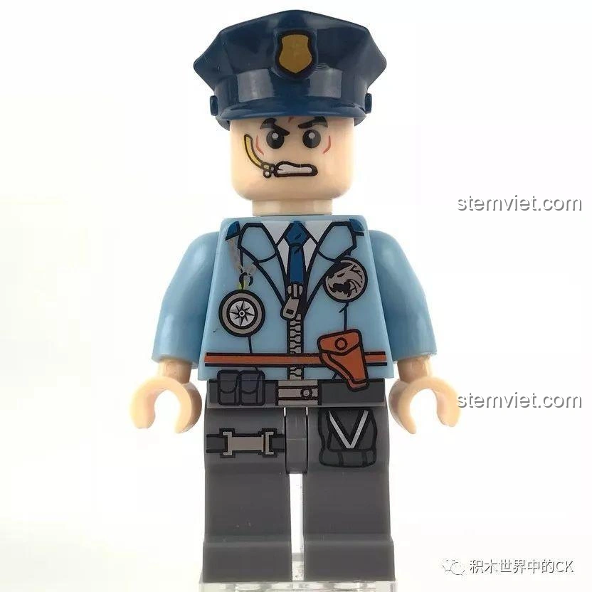 Minifigure Tiểu Vỹ trong bộ đồ chơi lắp ráp Sembo SD9816, với mũ cảnh sát và trang phục chi tiết.