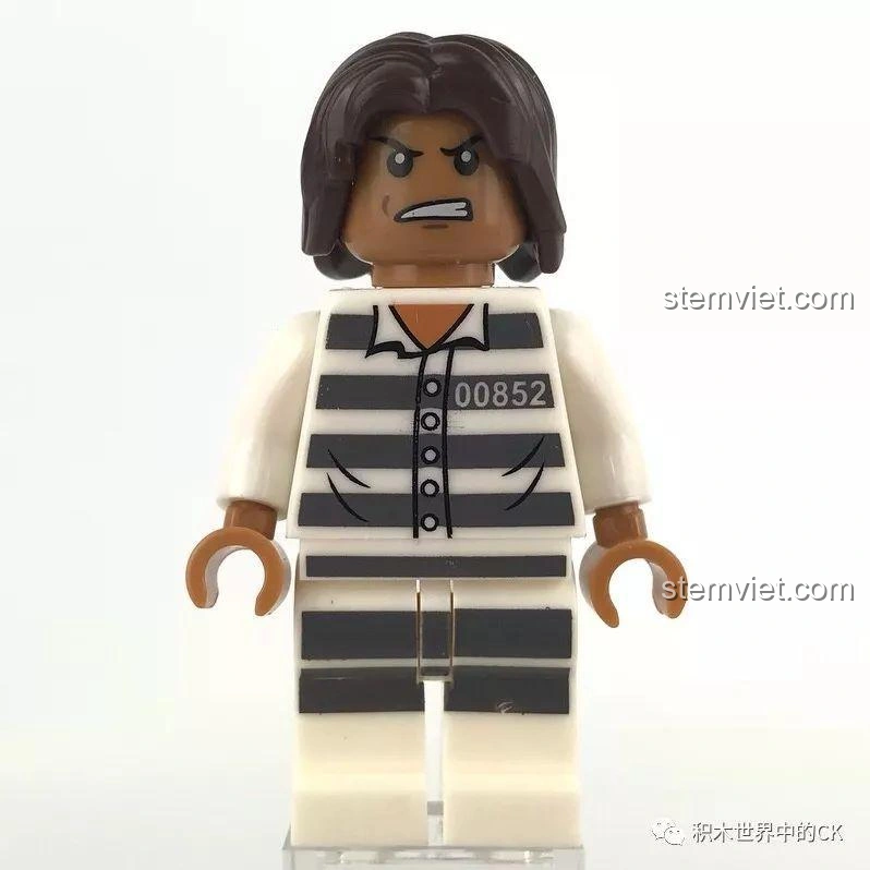 Minifigure Tù Nhân từ bộ đồ chơi lắp ráp Sembo SD9816, với bộ đồ sọc đen trắng và số hiệu tù nhân.