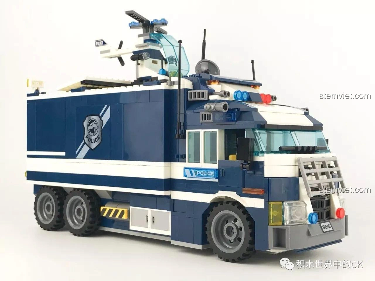 Góc nhìn khác của trạm giam di động Sembo SD9816 sau khi biến hình, thể hiện sự ấn tượng và chi tiết.