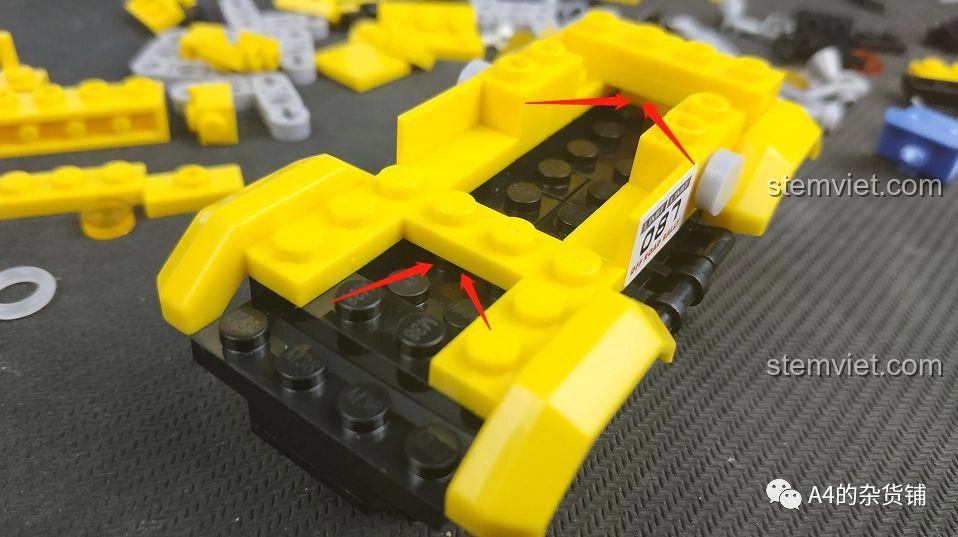 Mã QR code của kênh A4's Grocery Store, một nguồn thông tin về đồ chơi lắp ráp, khuyến khích người xem quét mã để theo dõi thêm nội dung.