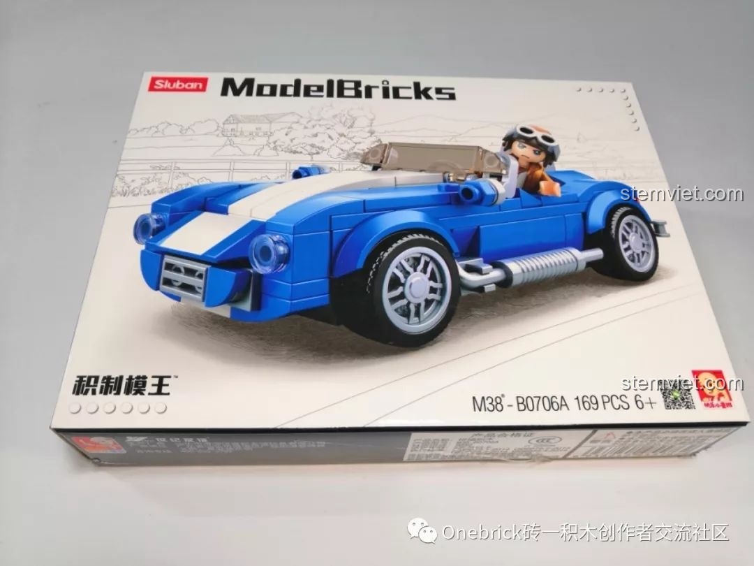 Hộp đồ chơi lắp ráp xe thể thao mui trần xanh Sluban M38-B0706A với hình ảnh sản phẩm hoàn thiện cực kỳ bắt mắt.
