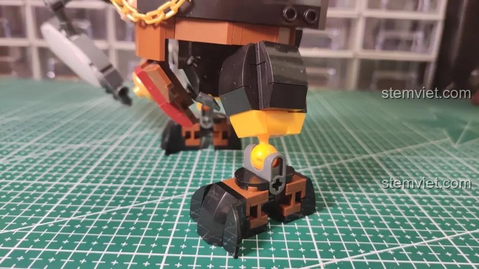 Phụ kiện đi kèm bộ lắp ghép Sluban M38-B1009 Mô hình Trư Bát Giới Phong Cách Hiện Đại: tiền giấy và đồng xu vàng.