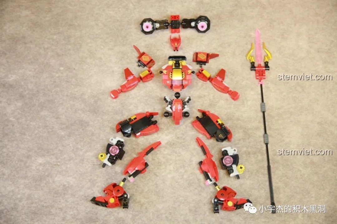 Các bộ phận chính của Robot Cơ Giáp Quang Kích Athena đã được lắp ráp sơ bộ và đặt ra, chuẩn bị cho quá trình lắp ráp tổng thể.