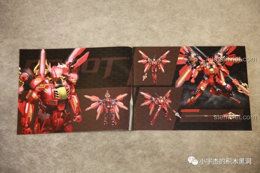 Trang nội dung đầu tiên của sách hướng dẫn Sluban M38-B1152, hiển thị các hình ảnh đẹp mắt của mô hình hoàn chỉnh và giới thiệu cách chơi.