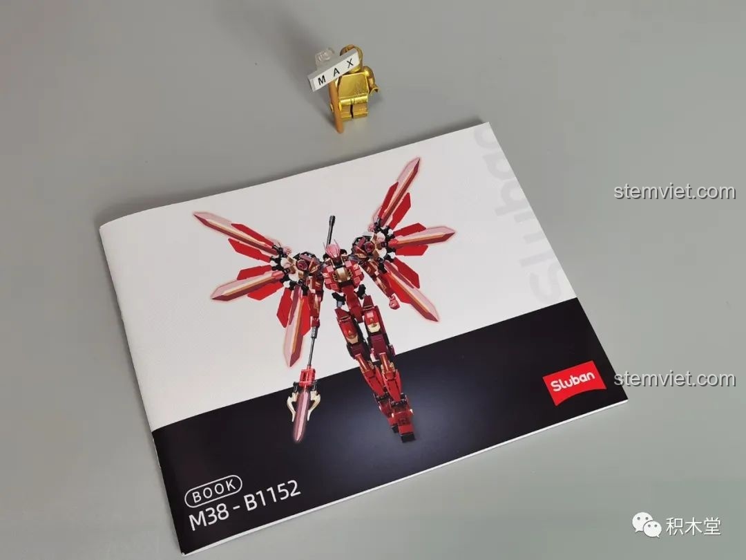 Sách hướng dẫn lắp ráp của bộ Sluban M38-B1152 Robot Cơ Giáp Quang Kích Athena, với hình ảnh mô hình hoàn chỉnh trên trang bìa.