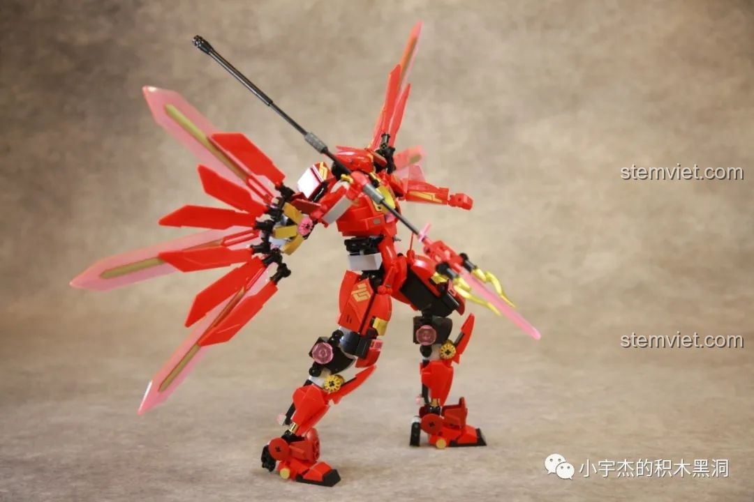 Hai mô hình robot Sluban M38-B1152 và M38-B1120 đứng cạnh nhau, thể hiện sự đa dạng và tính tương thích trong series Mech Master.