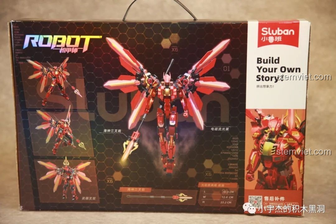 Mặt sau hộp bộ lắp ráp Sluban M38-B1152, hiển thị các góc nhìn khác nhau của Robot Cơ Giáp Quang Kích Athena và vũ khí Hải thần Tam Xoa Kích.