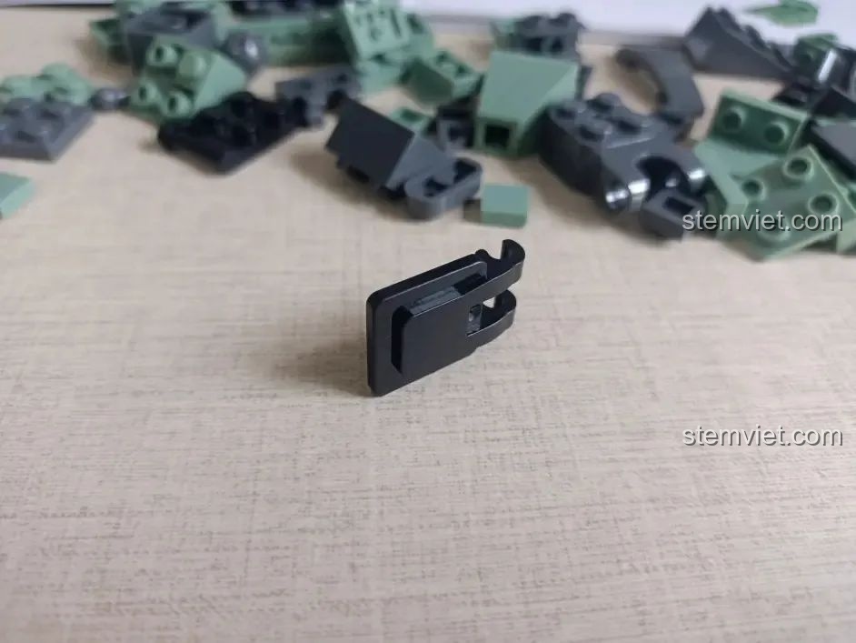 Mảnh ghép đặc biệt hình nắp thùng rác trong bộ lắp ráp Sluban M38-B1153 Robot Diệt Tận Thế.