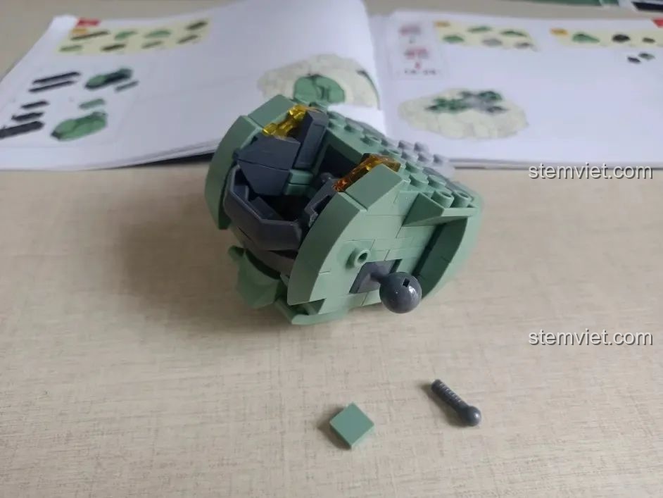 Phần thân robot sau khi lắp xong túi số 2 của bộ Sluban M38-B1153 Robot Diệt Tận Thế, thêm chi tiết và độ tròn.