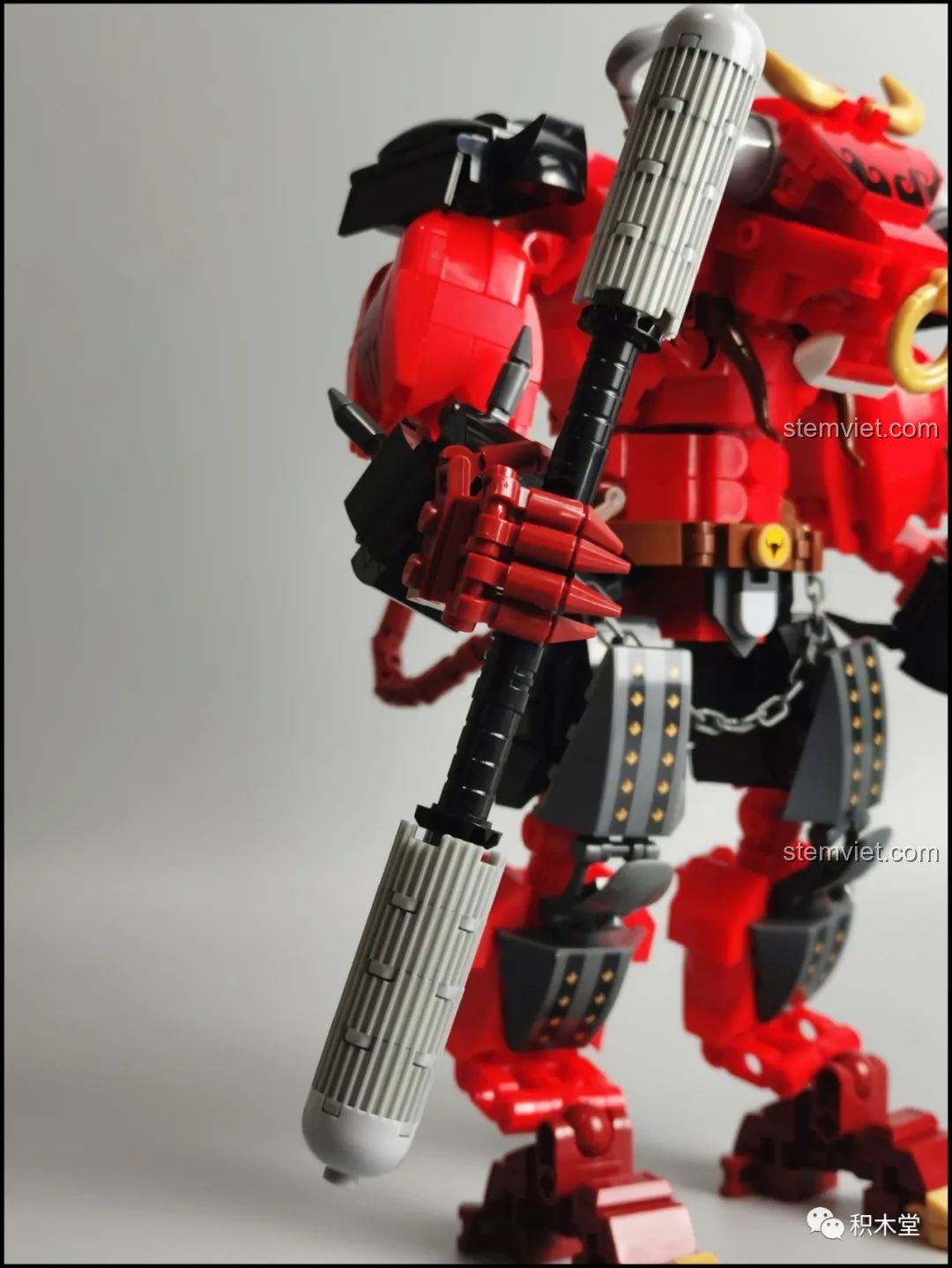 Cận cảnh chai nước 'soda' đi kèm mô hình Robot Ngưu Ma Vương Sluban M38-B1008.