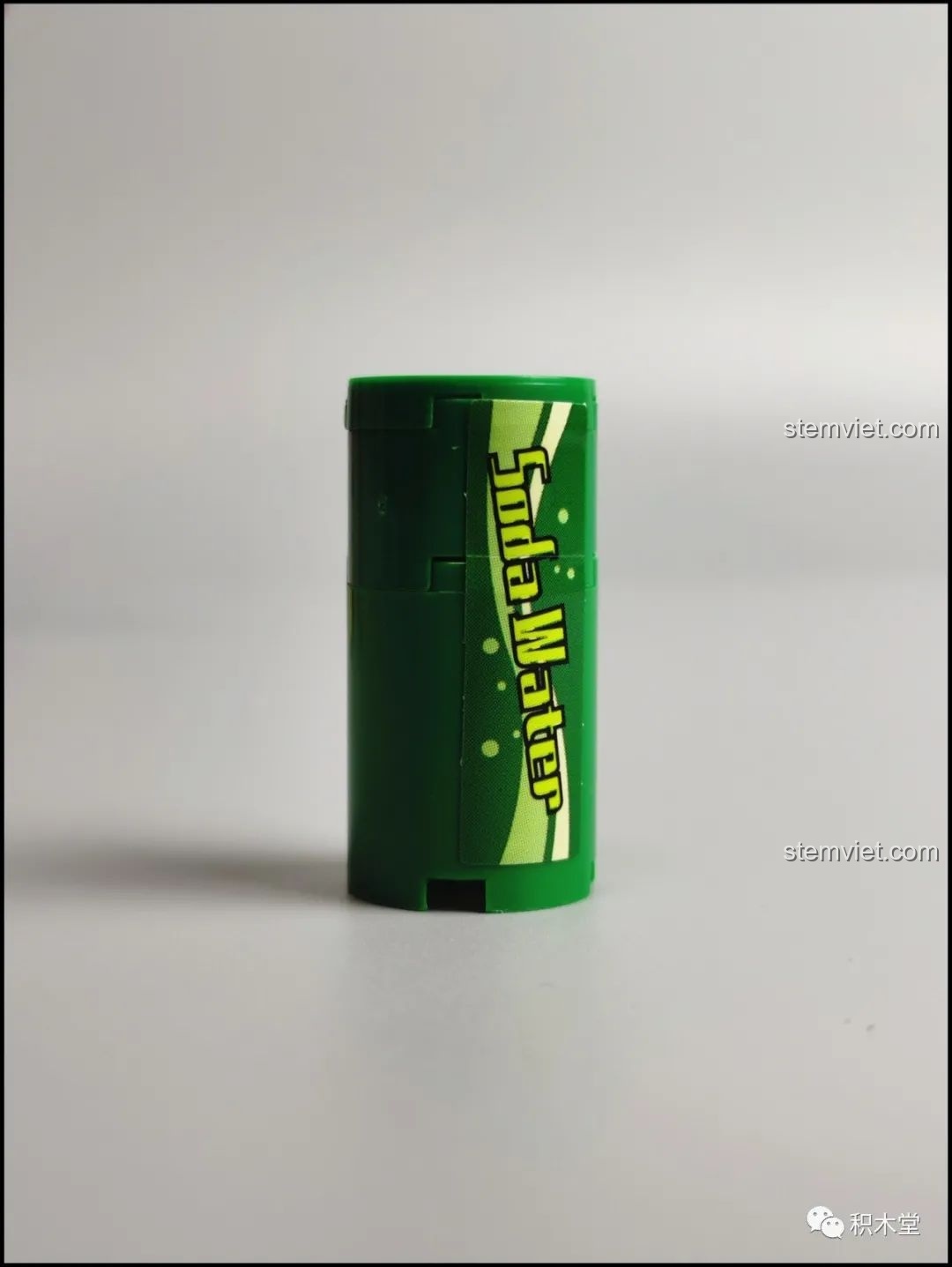 Cận cảnh cây 'lang nha bổng' của mô hình Robot Ngưu Ma Vương Sluban M38-B1008, với chi tiết gai góc.