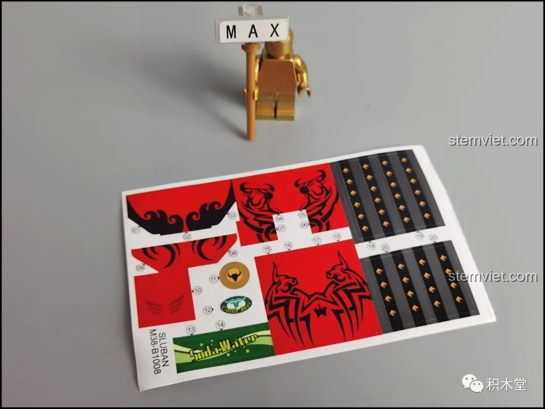 Tờ sticker đi kèm bộ lắp ghép Sluban M38-B1008 Robot Ngưu Ma Vương với các họa tiết trang trí.