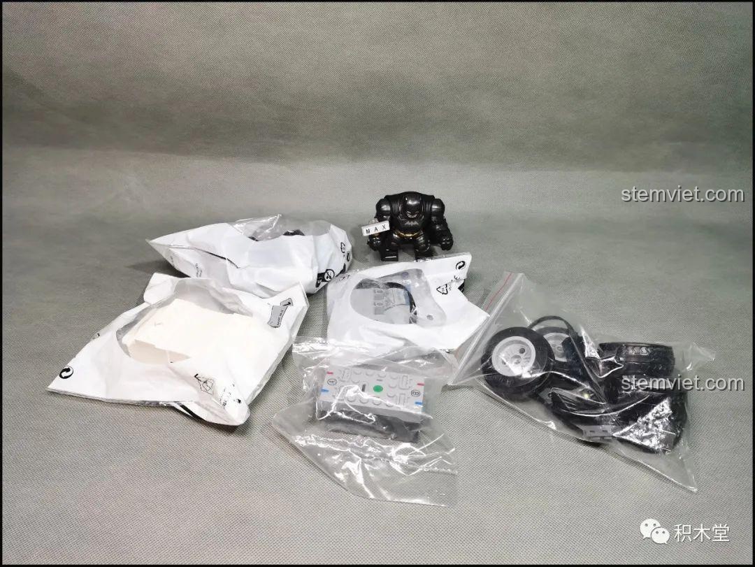 Các túi đựng bộ phận động cơ và bánh xe đã lắp sẵn của bộ lắp ráp Super 18K K-82 Honda Fit GK-5 Type R.