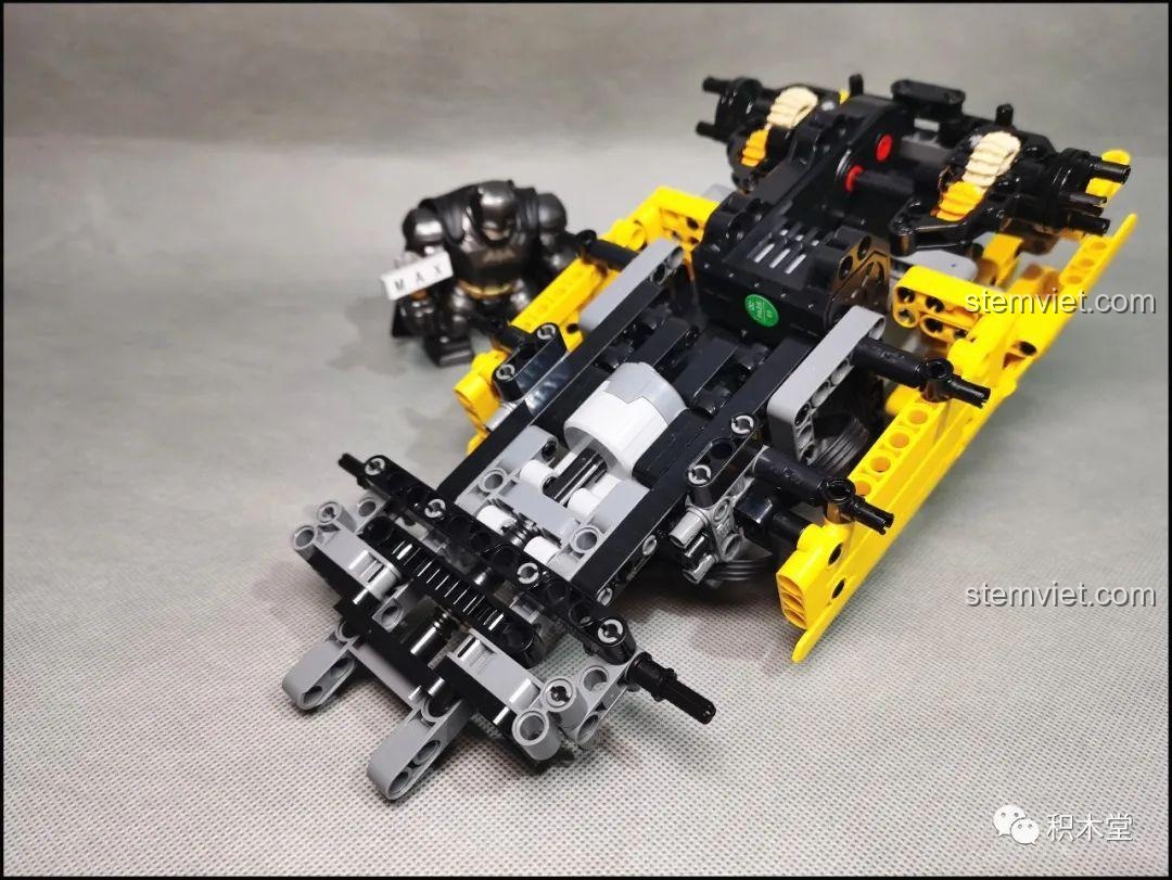 Lắp đặt cầu trước của bộ Super 18K K-82 Honda Fit GK-5 Type R, cần đảm bảo chính giữa để bánh xe hoạt động.