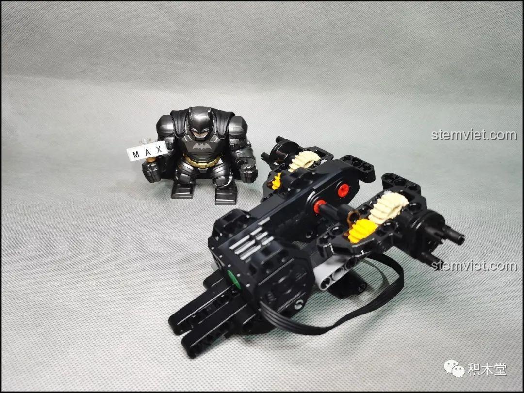 Quá trình lắp đặt động cơ servo vào khung của bộ Super 18K K-82 Honda Fit GK-5 Type R, cần sự cẩn thận.