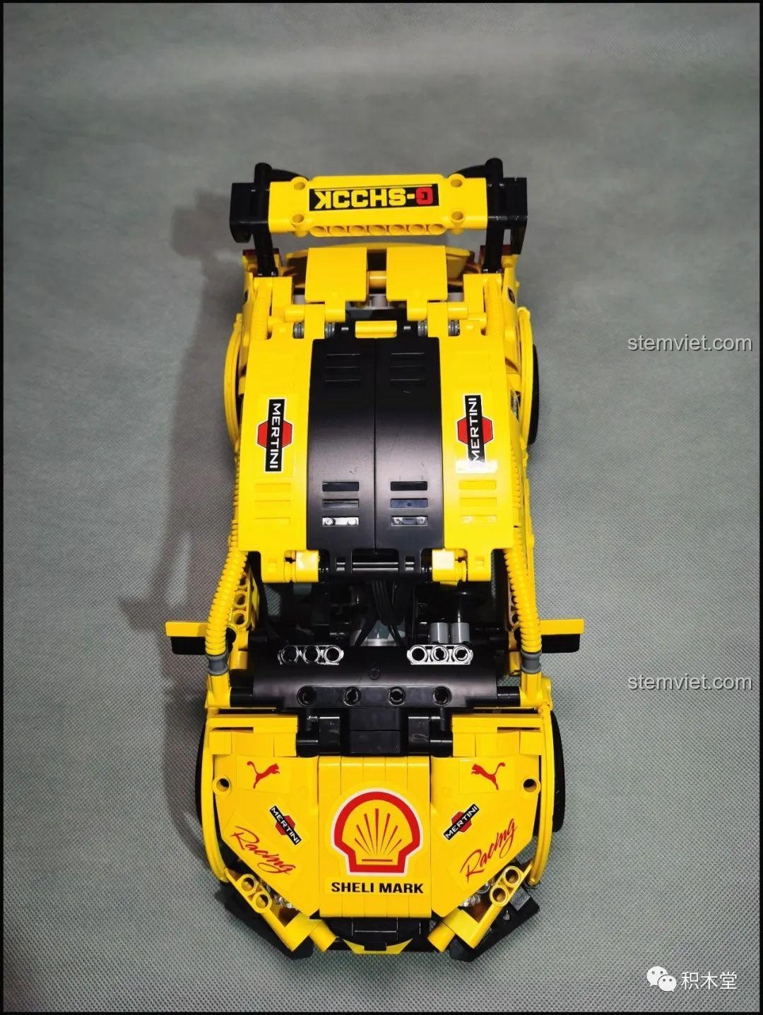 Mô hình Super 18K K-82 Honda Fit GK-5 Type R bật đèn LED sáng rực trong bóng tối, góc nhìn khác.