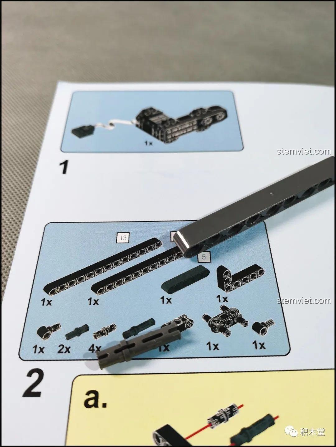 Lỗi màu sắc in trong sách hướng dẫn của bộ lắp ráp Super 18K K-82 Honda Fit GK-5 Type R, cần lưu ý khi lắp.