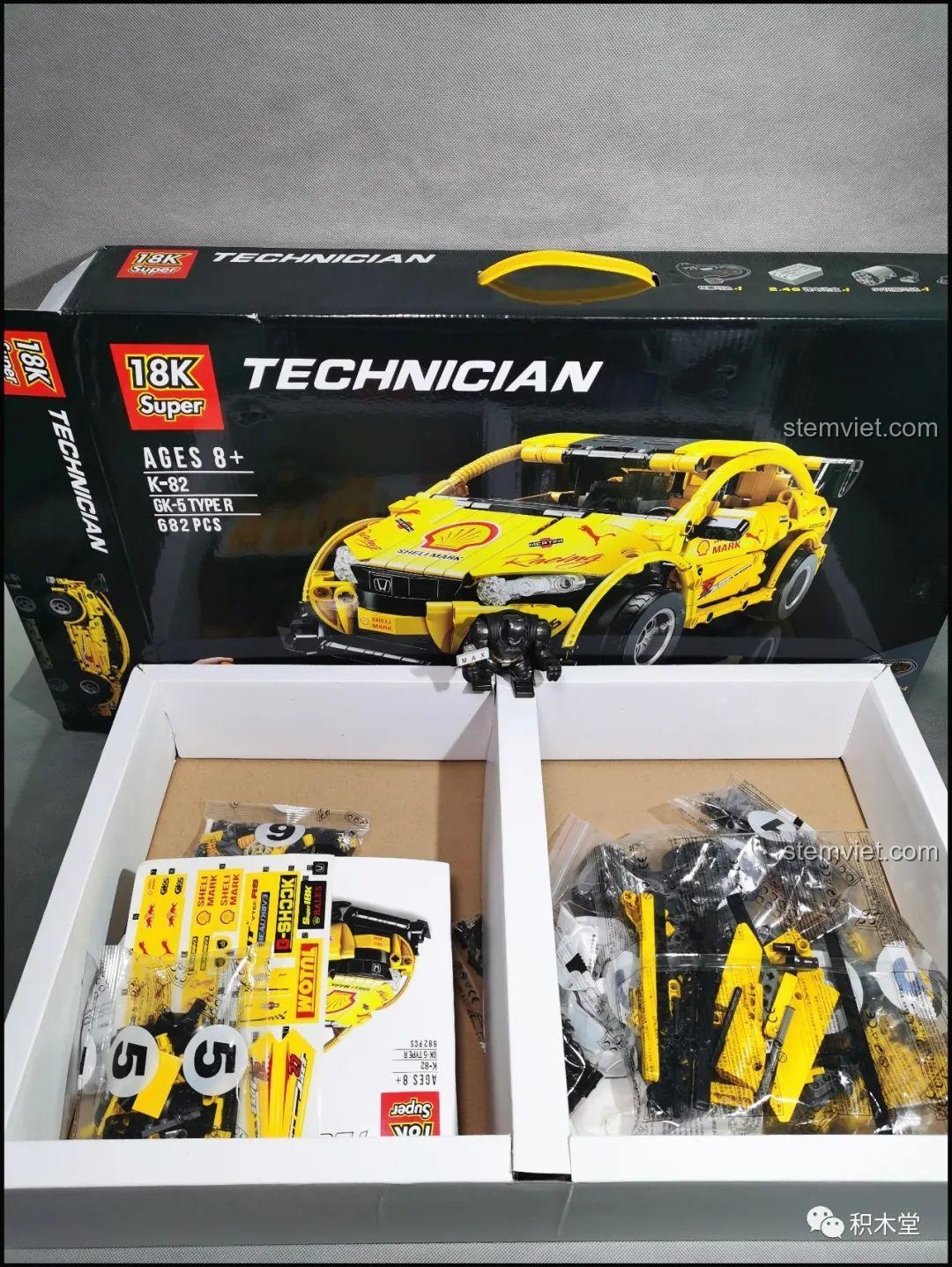 Bên trong hộp bộ lắp ráp Super 18K K-82 Honda Fit GK-5 Type R với các túi chi tiết và sách hướng dẫn.