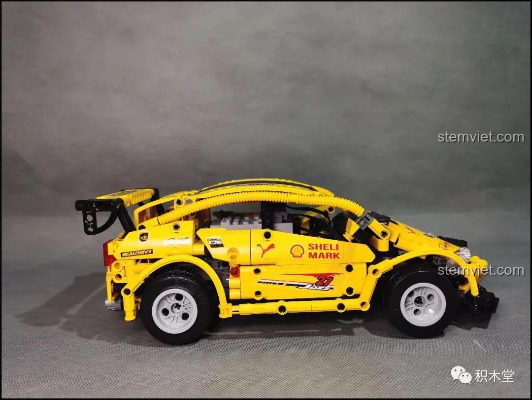 Chi tiết ống mềm trên nóc xe của mô hình Super 18K K-82 Honda Fit GK-5 Type R sau khi đã lắp và cắt đúng kích thước.