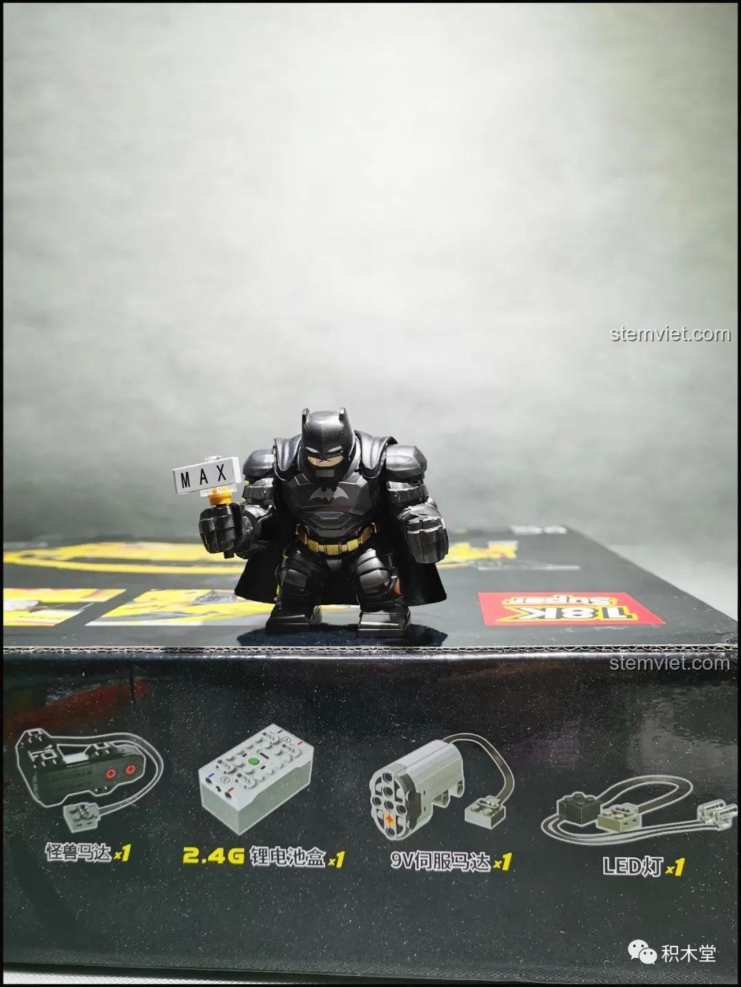 Các phụ kiện điện tử đi kèm bộ lắp ráp Super 18K K-82 Honda Fit GK-5 Type R bao gồm động cơ, pin và đèn LED.