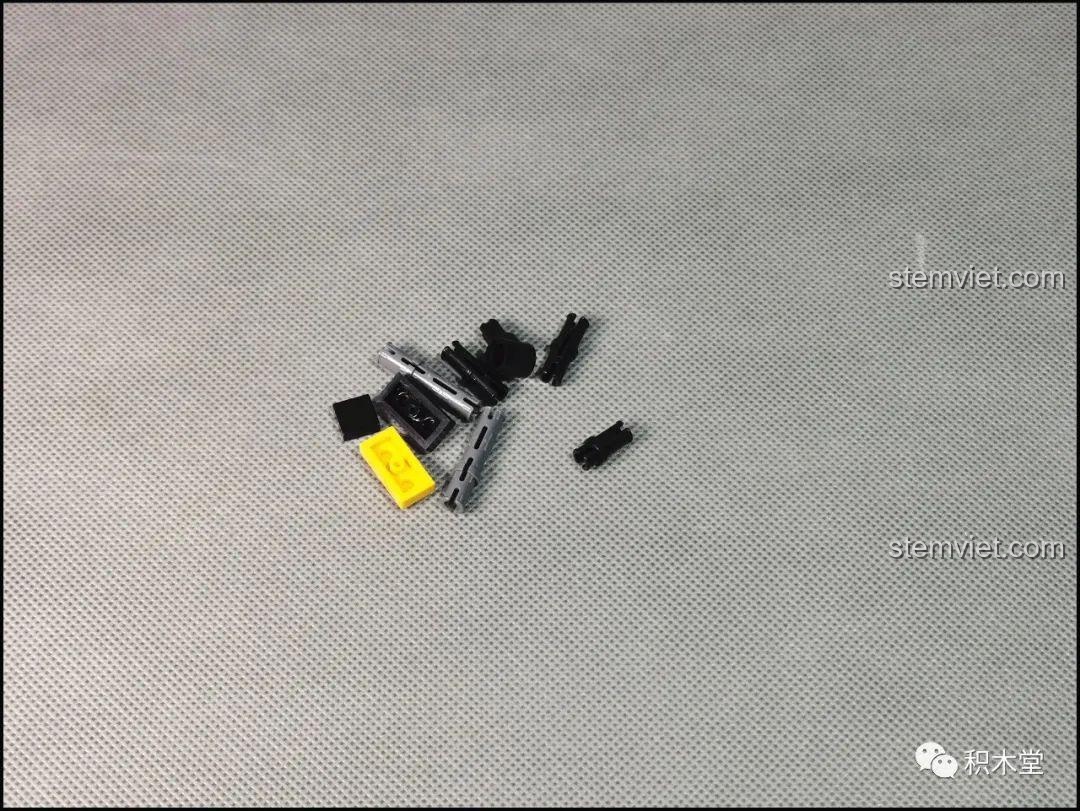 Mô hình hoàn chỉnh của bộ lắp ráp Super 18K K-82 Honda Fit GK-5 Type R nhìn từ góc nghiêng bên hông.