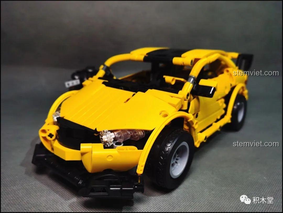 Mô hình hoàn chỉnh của bộ lắp ráp Super 18K K-82 Honda Fit GK-5 Type R nhìn từ phía sau.